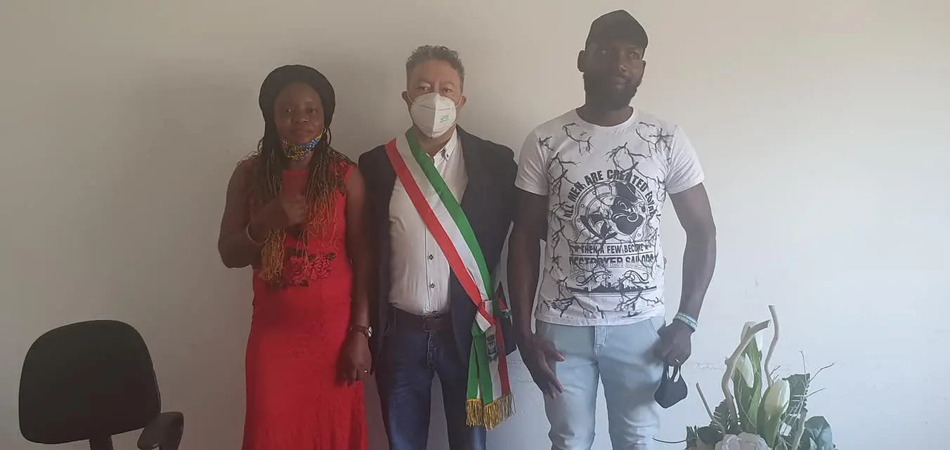 Riace, celebrato il primo matrimonio tra migranti del dopo-Lucano