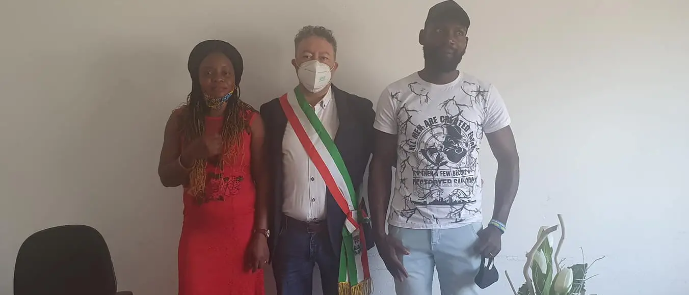 Riace, celebrato il primo matrimonio tra migranti del dopo-Lucano