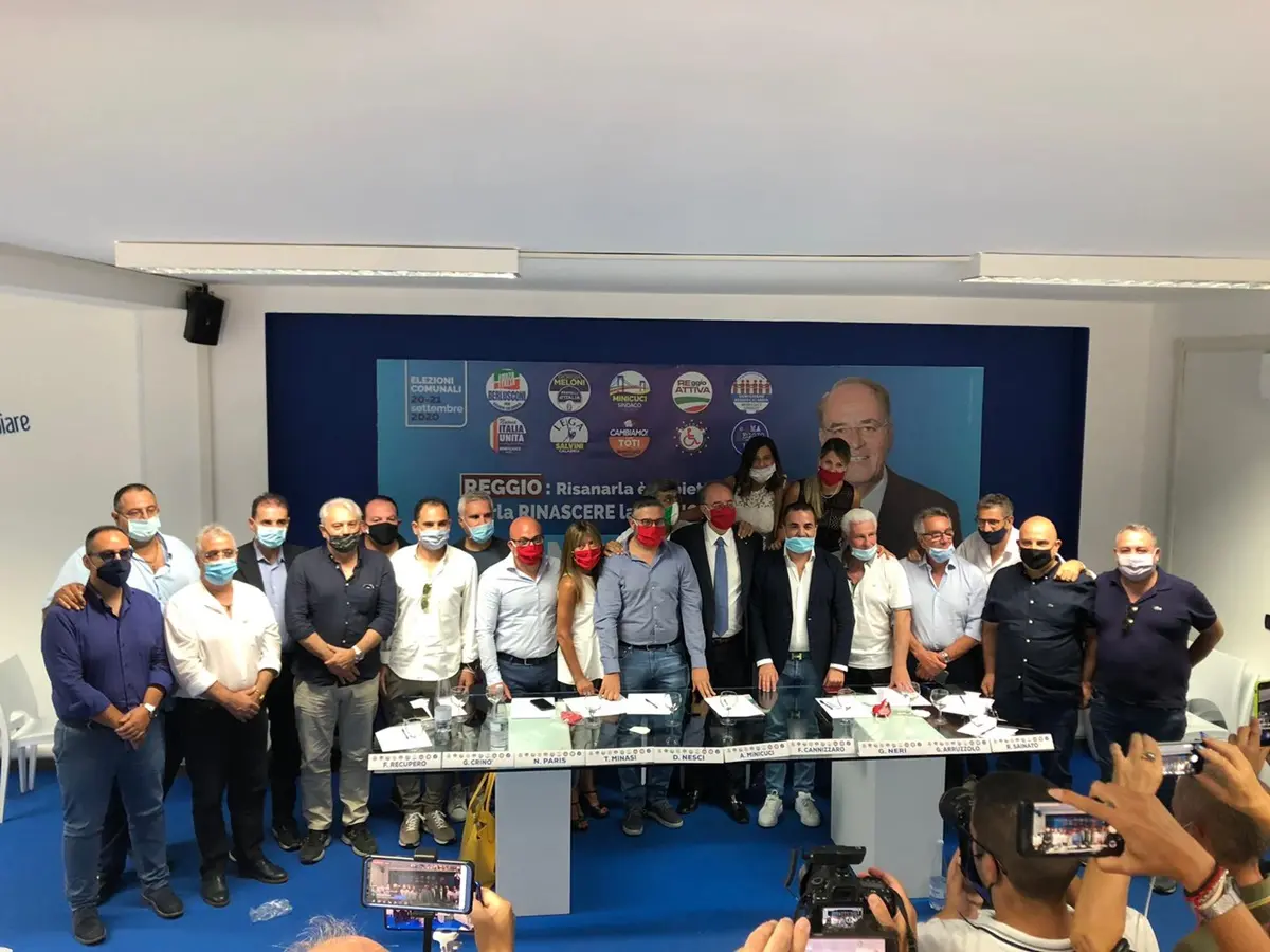 Elezioni Reggio Calabria, il centrodestra: «Scuola, famiglie abbandonate. Un altro disastro di Falcomatà»