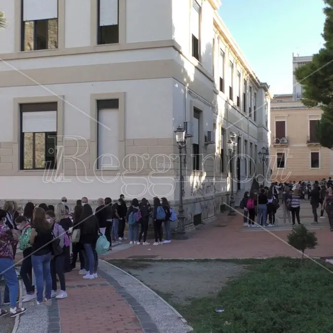 Reggio Calabria, scuola: tra distanziamenti e mascherine da oggi il ritorno in classe