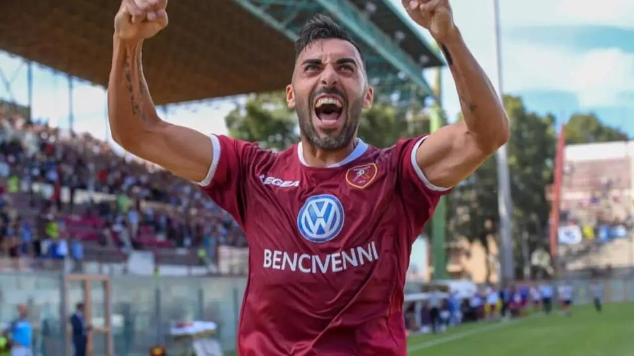 Reggina, il difensore Garufo ceduto al Catanzaro