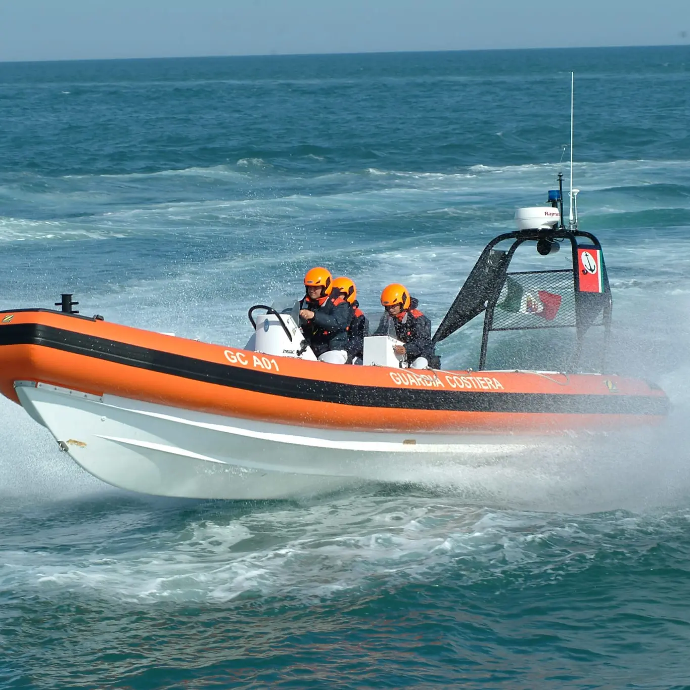 Scilla, pescavano con le bombole. La Guardia Costiera sequestra attrezzatura e pescato
