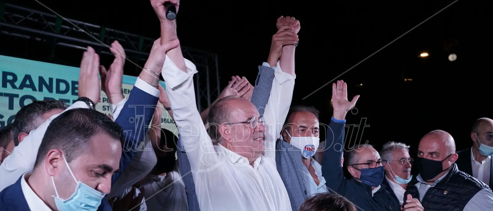 Elezioni Reggio, bagno di folla per Minicuci in Piazza Duomo: «Faremo rinascere la città»