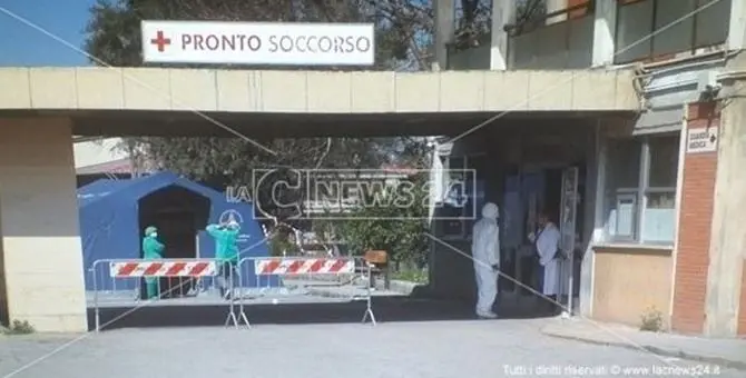 Coronavirus, a Gioia paziente positivo entra in ospedale. I medici: «In balia degli eventi»