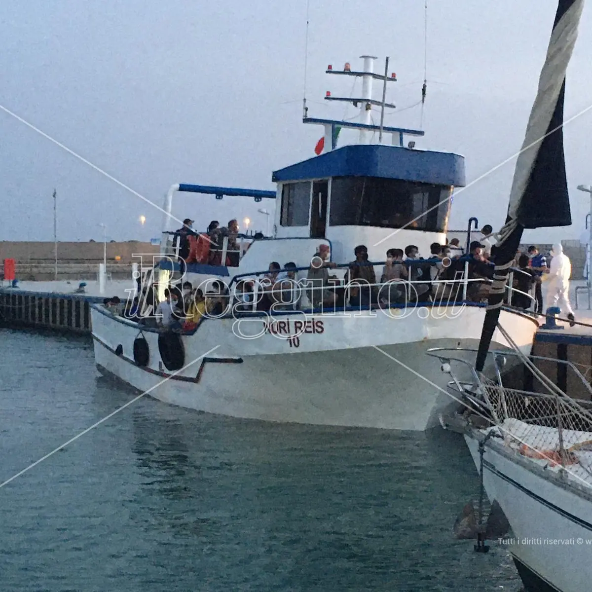 Coronavirus, 4 positivi tra i migranti sbarcati ieri a Roccella