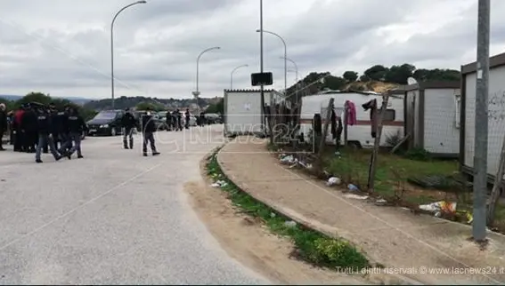 Coronavirus, a Rosarno 15 migranti positivi: cordone sanitario intorno al campo