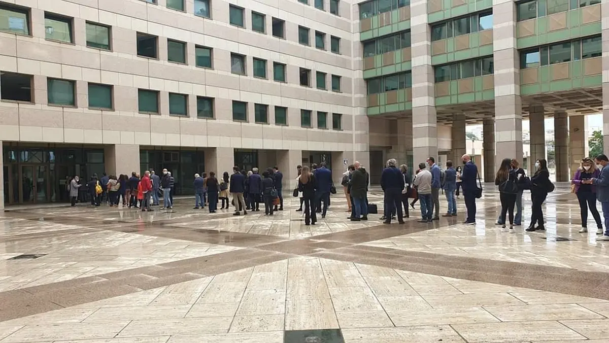 Coronavirus Reggio Calabria, situazione sospetta al Cedir: file interminabili e sanificazione straordinaria