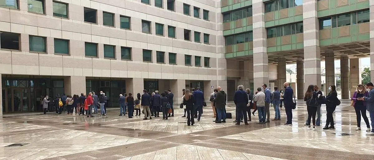 Coronavirus Reggio Calabria, situazione sospetta al Cedir: file interminabili e sanificazione straordinaria