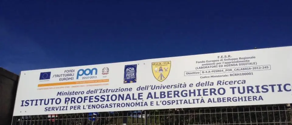 Coronavirus a Villa San Giovanni, due casi positivi all'Alberghiero