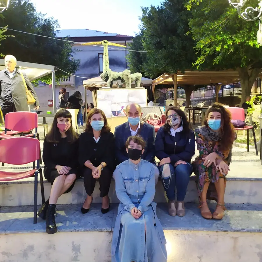 Camini ha \"L'arciere\": istallata l'opera di Carrilho per puntare in alto