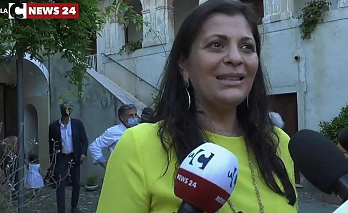 Contagi in crescita e nuovi reparti al palo ma la Regione pensa solo al suo corto promozionale