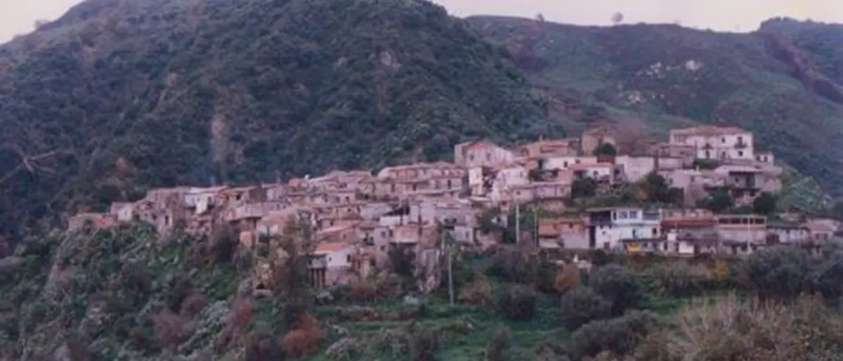 Coronavirus Bruzzano Zeffirio, chiuso in via precauzionale il palazzo municipale