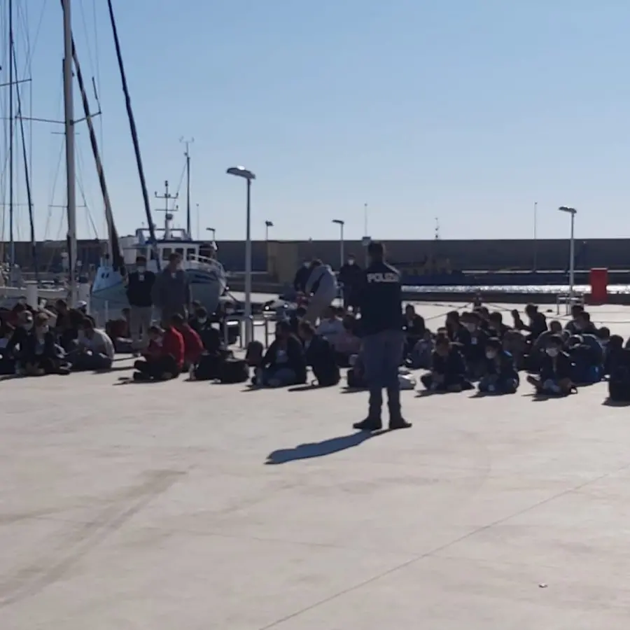 Roccella Ionica, in arrivo 80 migranti soccorsi al largo della costa