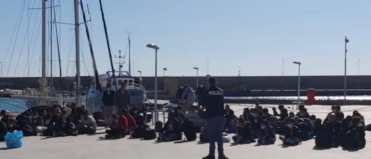 Roccella Ionica, in arrivo 80 migranti soccorsi al largo della costa