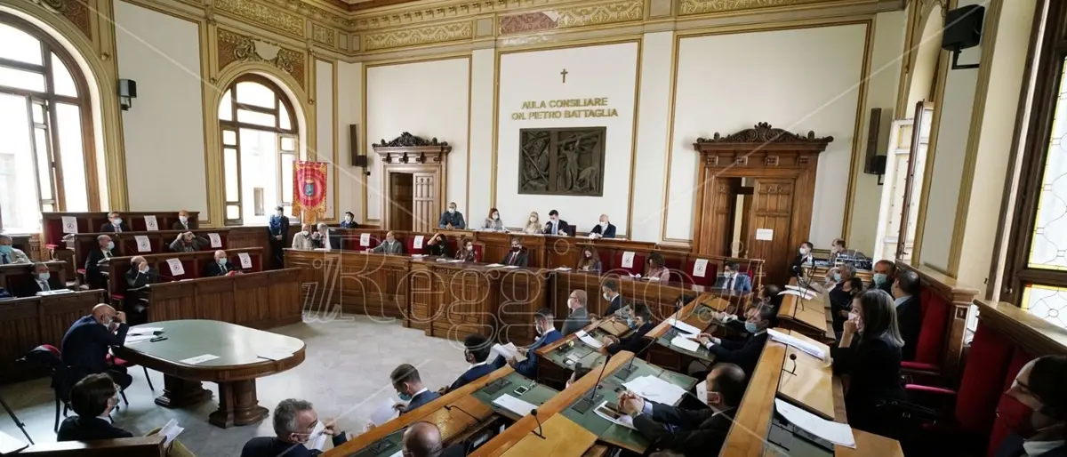 Concorsi al comune di Reggio, la maggioranza: «Da opposizione solo inutili polveroni»