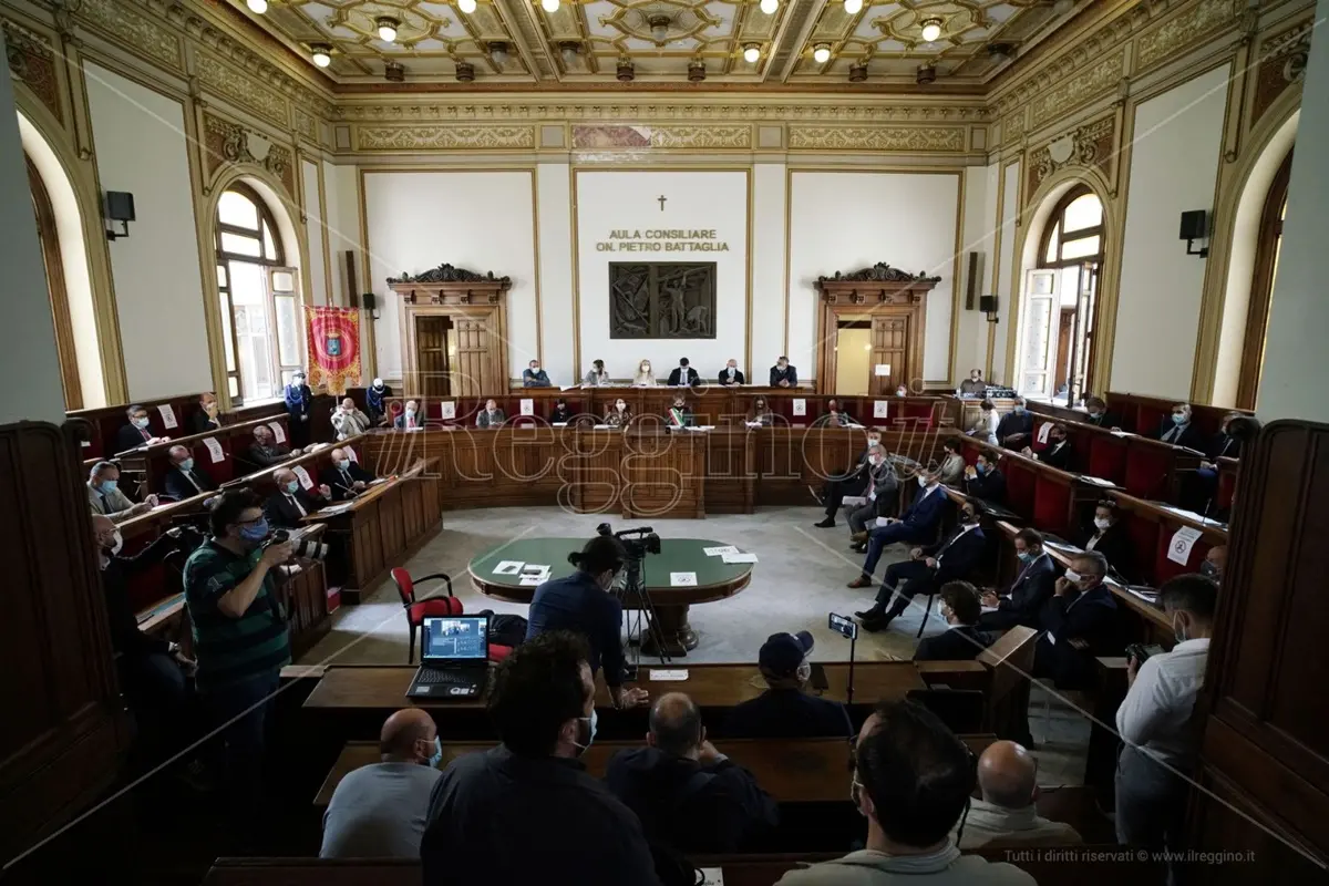 Reggio sprofonda, ma alla politica non importa