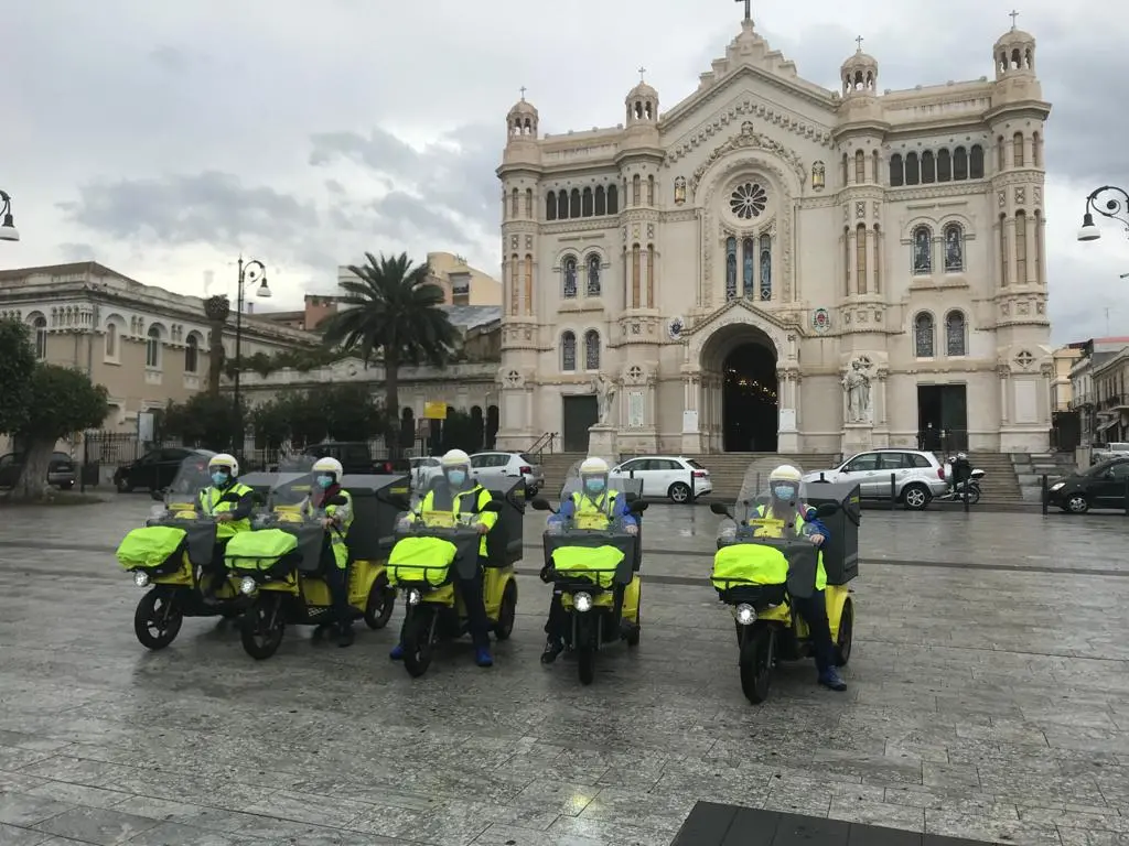 Poste Italiane, presentati a Reggio Calabria i tricicli elettrici