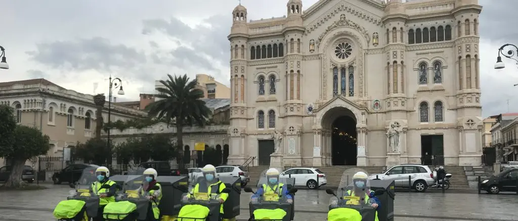 Poste Italiane, presentati a Reggio Calabria i tricicli elettrici