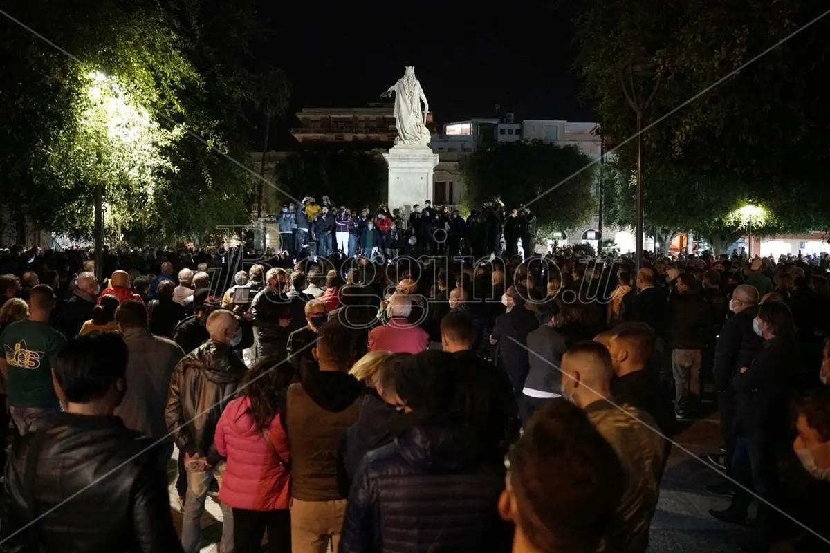 In migliaia alla manifestazione di protesta a Reggio Calabria contro la zona rossa - FOTOGALLERY