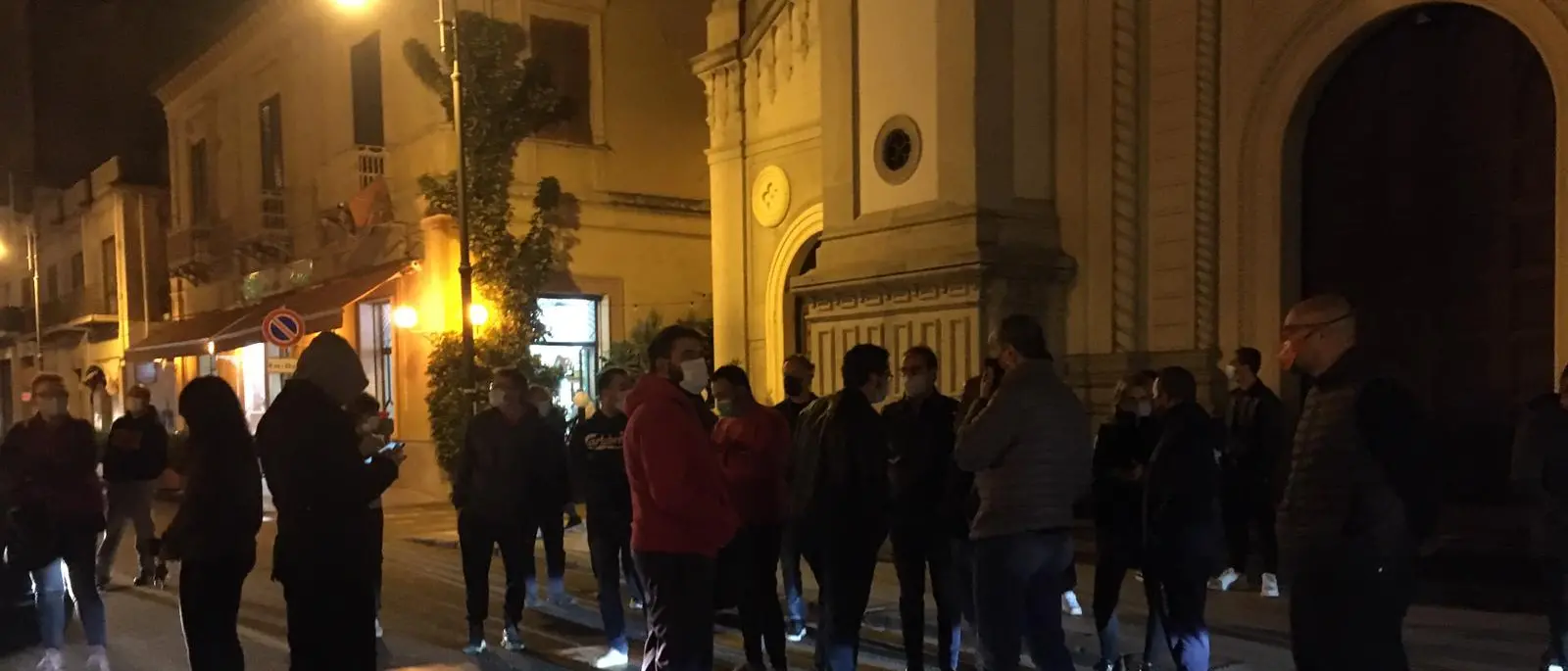 Calabria zona rossa, proteste anche a Locri. Bloccata la statale 106