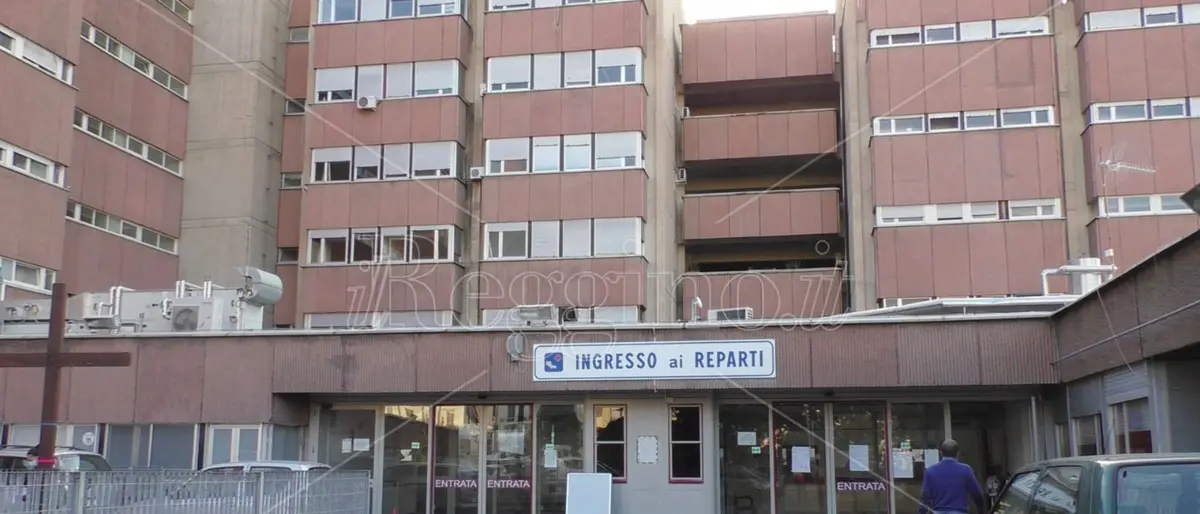 Cosenza vola, Reggio resta a terra: il “Da Vinci single port” accende la polemica sulla sanità calabrese\n