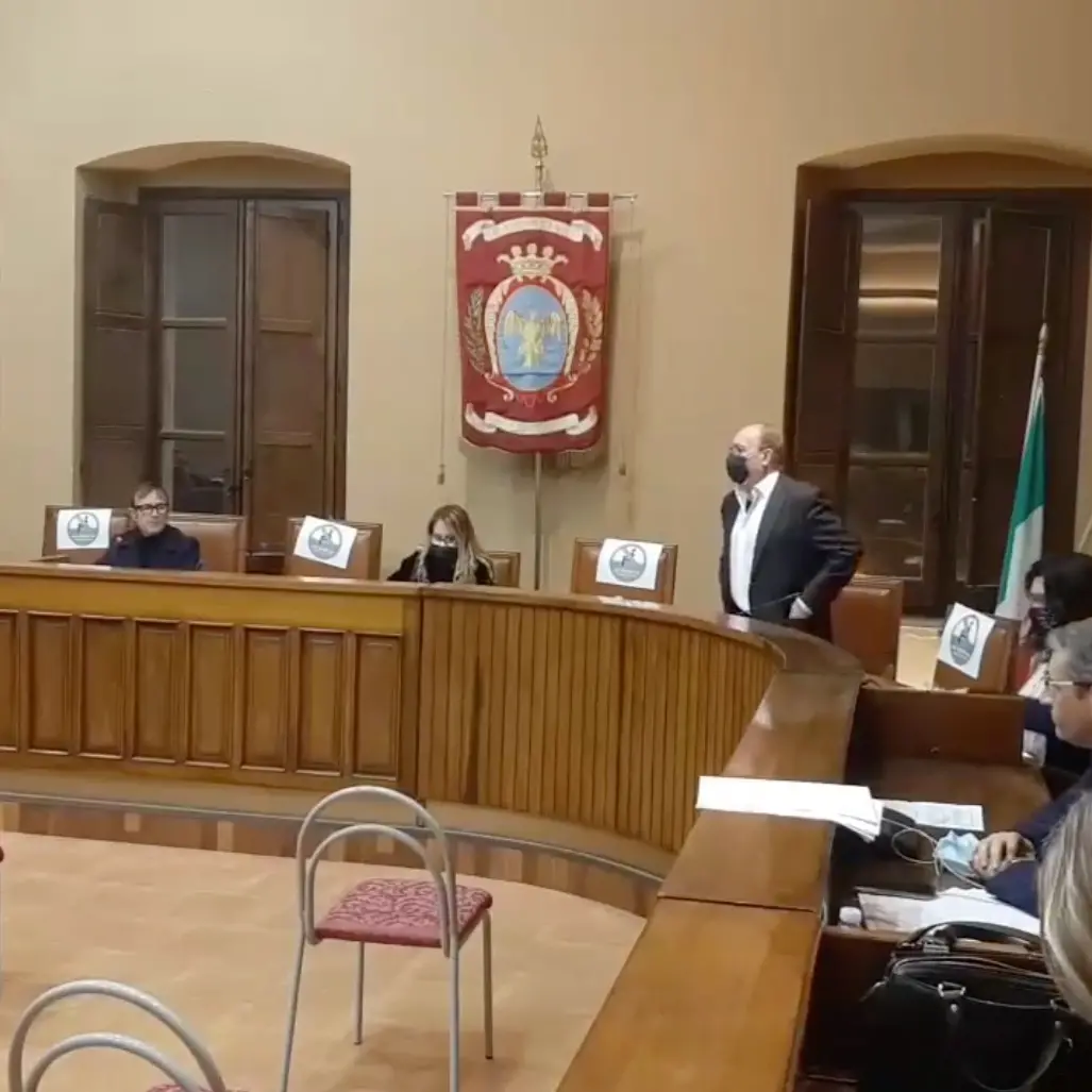 Locri, la \"maggioranza critica\": «Ok le scuole aperte, ma garantire sicurezza»