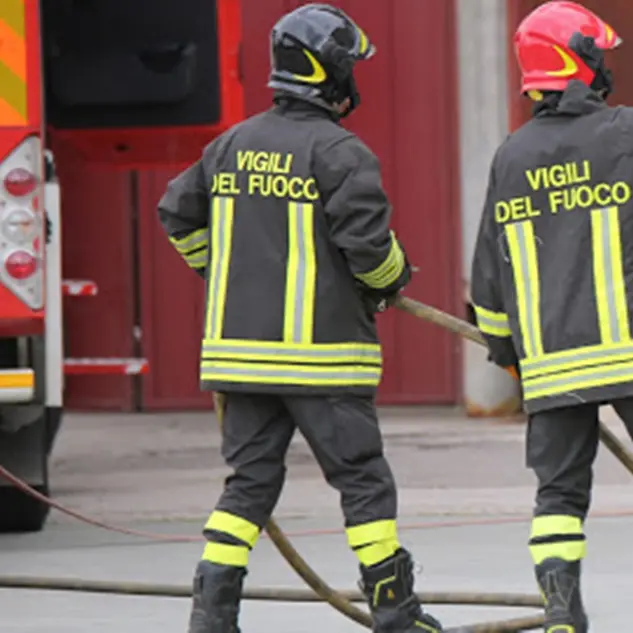 Gioia Tauro, incendio doloso distrugge raccolto di una cooperativa sui campi confiscati alla 'ndrangheta