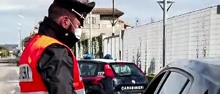 Gioia Tauro, controlli anti-Covid a tappeto dei carabinieri. Sequestri e denunce