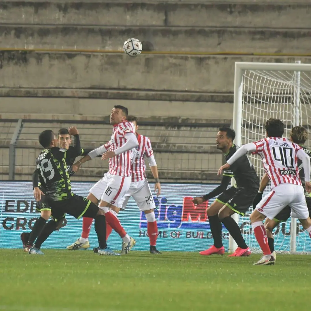 Serie B, domani la Reggina in trasferta a Reggio Emilia