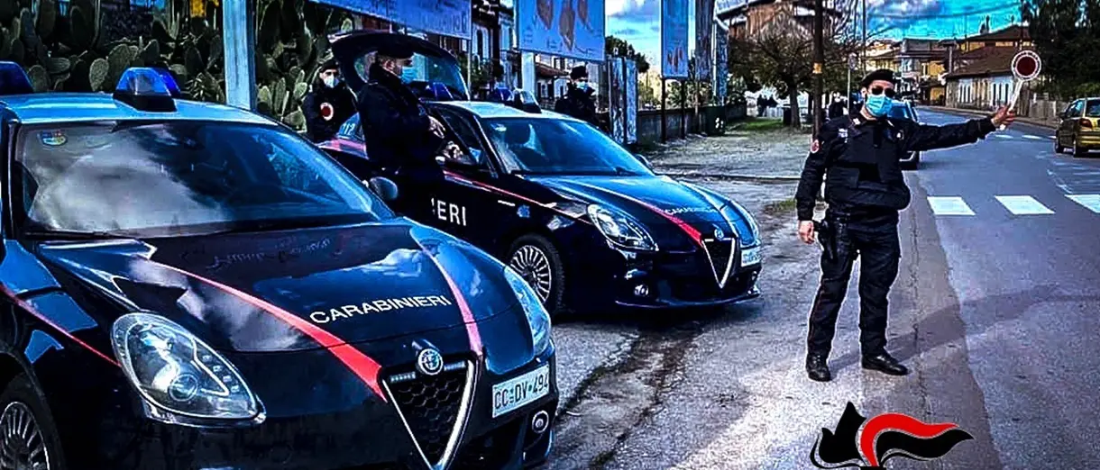 Fossato jonico, padre e figlio denunciati per detenzione illecita e omessa custodia di armi