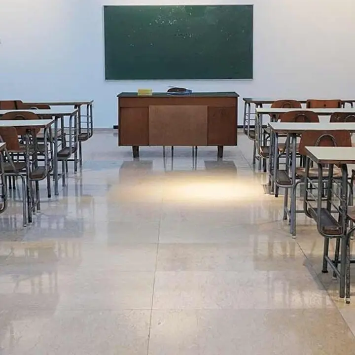 Dalla Calabria a Milano, la vita di un prof precario fatta di rinunce