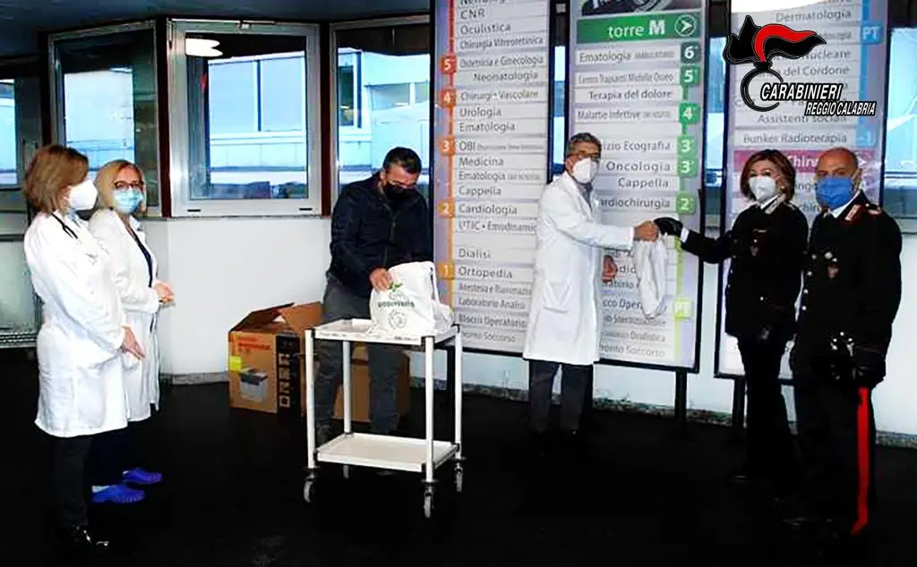 Reggio Calabria, Epifania in divisa al Gom. Dai carabinieri doni per i piccoli pazienti