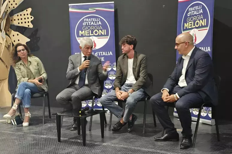 Regionali, il ministro Abodi a Crotone: «Occhiuto merita la rielezione, ha saputo immaginare un futuro positivo per la Calabria»\n