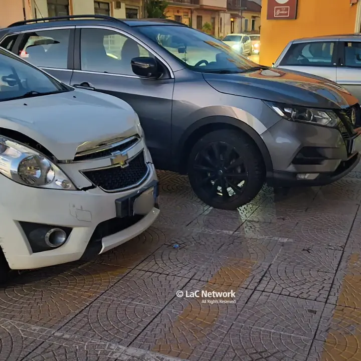 Tamponamento a catena a Mileto: coinvolte 3 auto e uno scooter. Una donna incinta finisce in ospedale