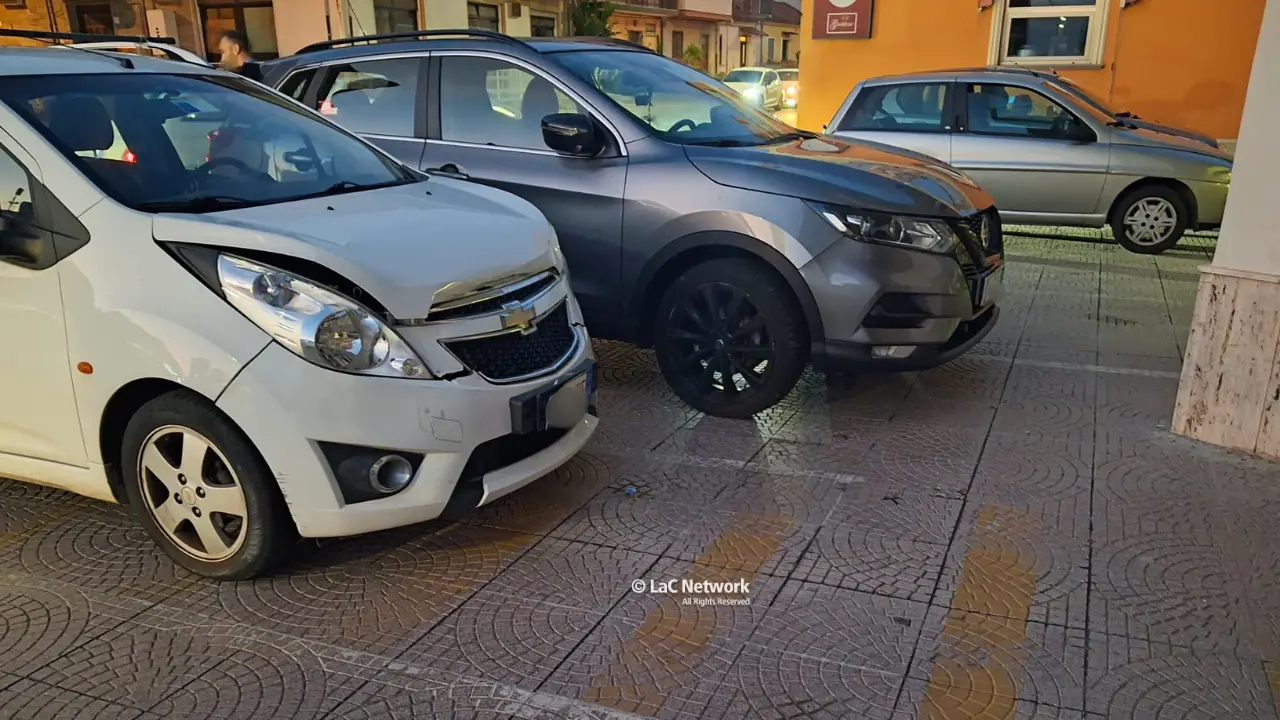 Tamponamento a catena a Mileto: coinvolte 3 auto e uno scooter. Una donna incinta finisce in ospedale