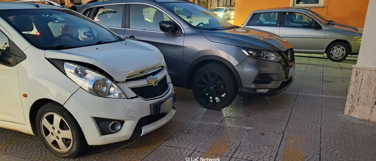 Tamponamento a catena a Mileto: coinvolte 3 auto e uno scooter. Una donna incinta finisce in ospedale