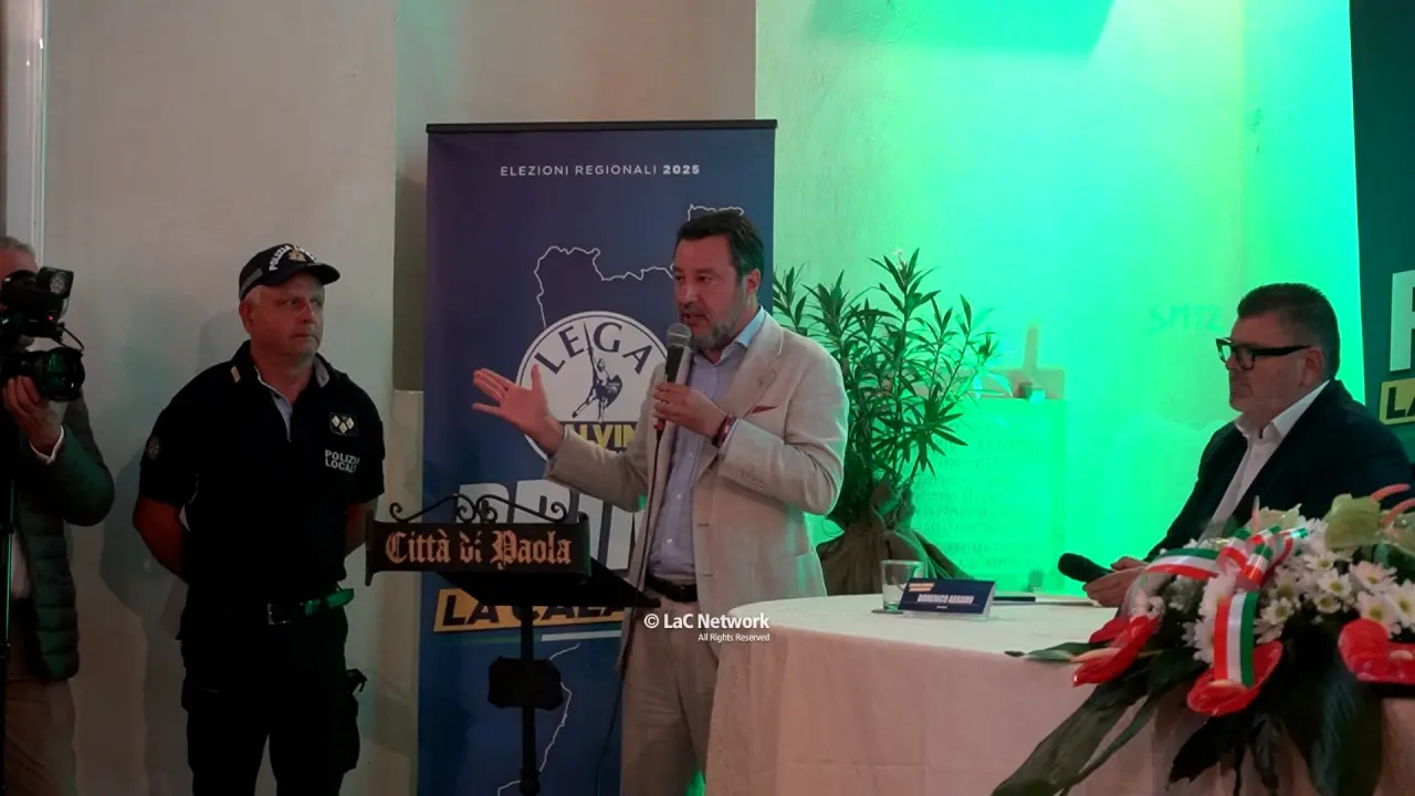 <p>Matteo Salvini a Paola</p>\\n