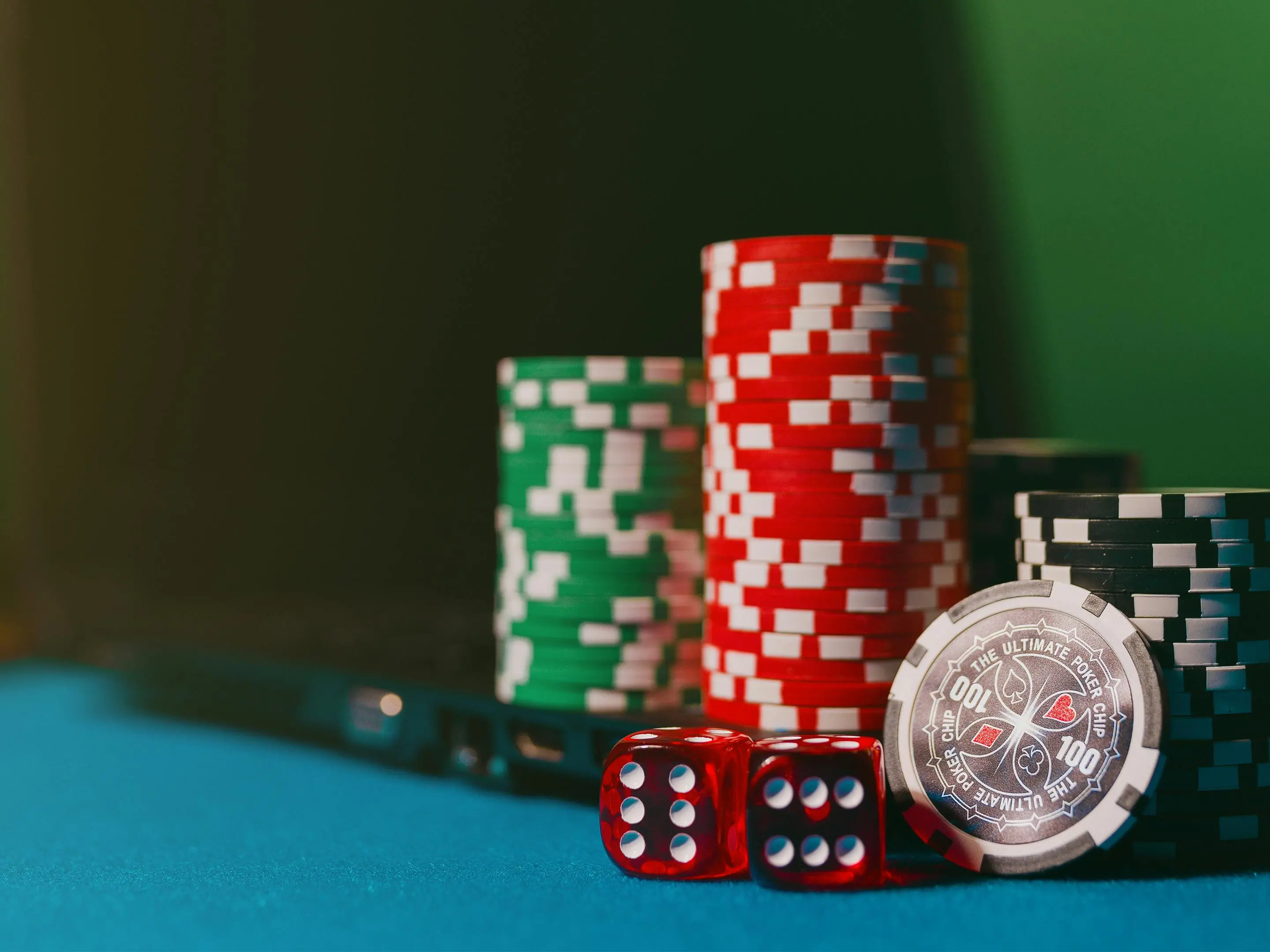 Gioco d’azzardo, Calabria maglia nera d’Italia: in un anno bruciati quattro miliardi di euro, Reggio la città che spende di più