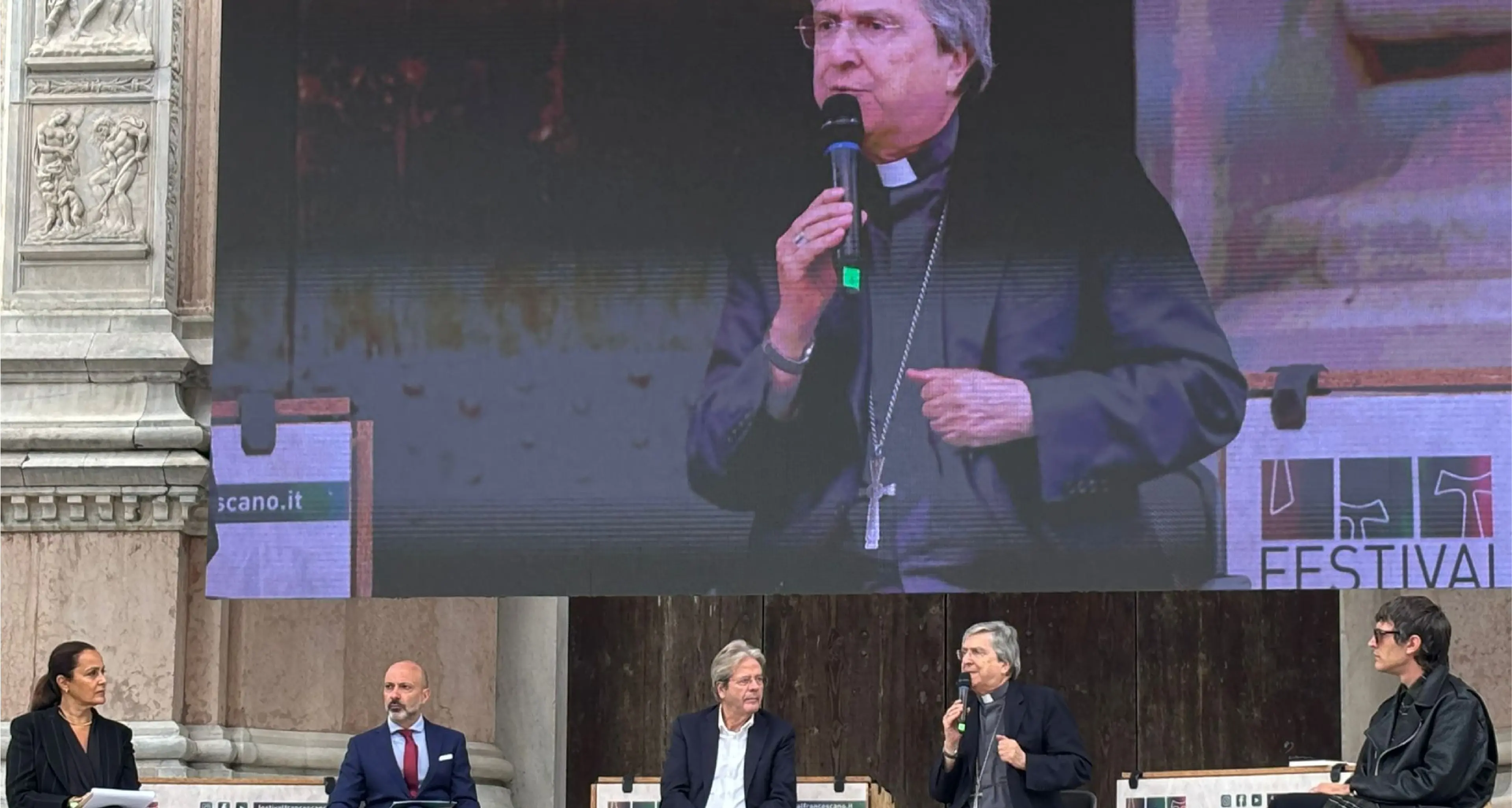 Mons.\u00A0Savino al Festival Francescano 2025: «La sfida di oggi è trasformare i legami\u00A0virtuali in vicinanza reale»