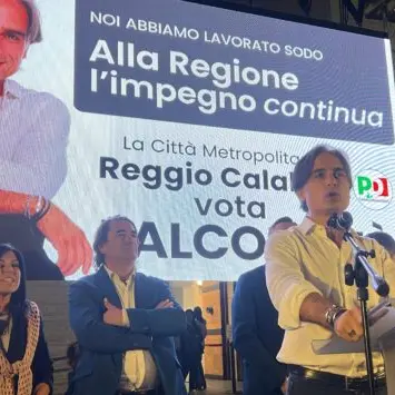 «Il mio abbraccio a Reggio»: Giuseppe Falcomatà saluta la città nell’ultimo comizio da sindaco prima delle Regionali