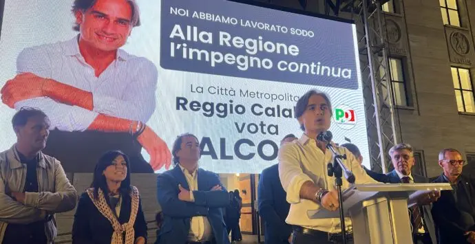«Il mio abbraccio a Reggio»: Giuseppe Falcomatà saluta la città nell’ultimo comizio da sindaco prima delle Regionali