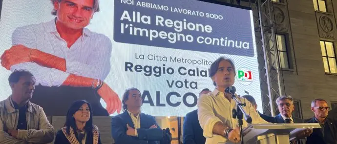 «Il mio abbraccio a Reggio»: Giuseppe Falcomatà saluta la città nell’ultimo comizio da sindaco prima delle Regionali