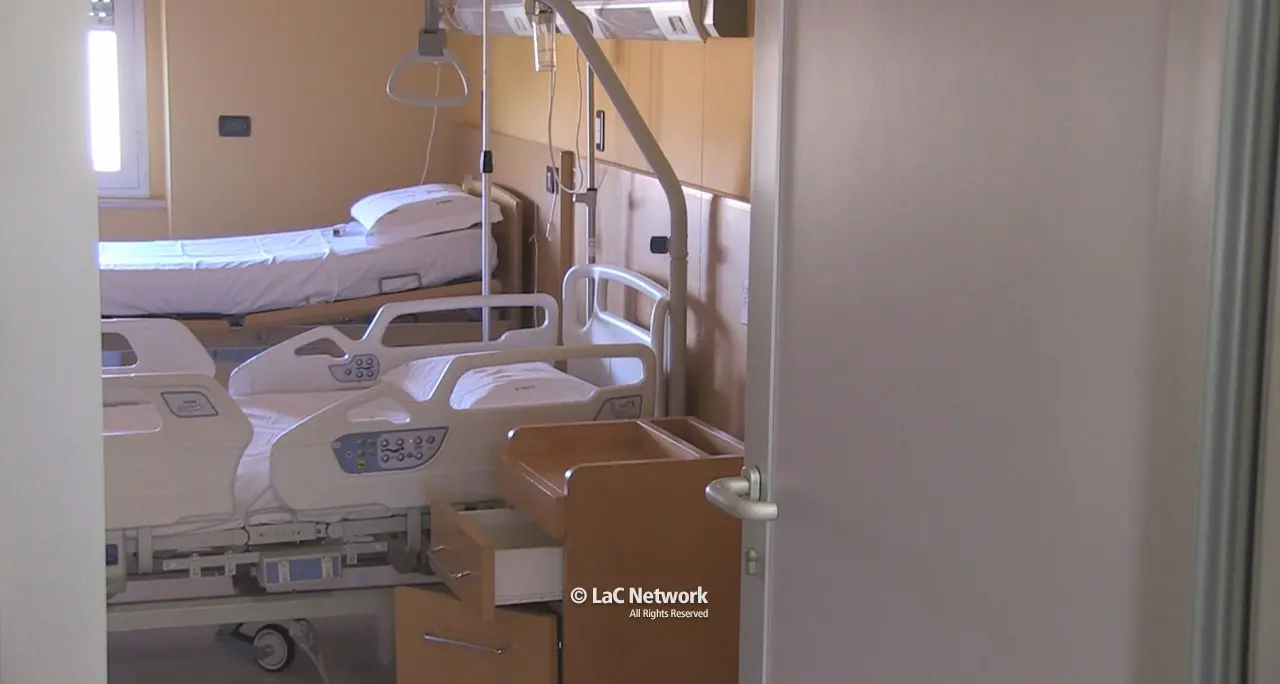 <p>Entra in pronto soccorso con una frattura, esce dall’ospedale con una gamba amputata: condannato medico</p>