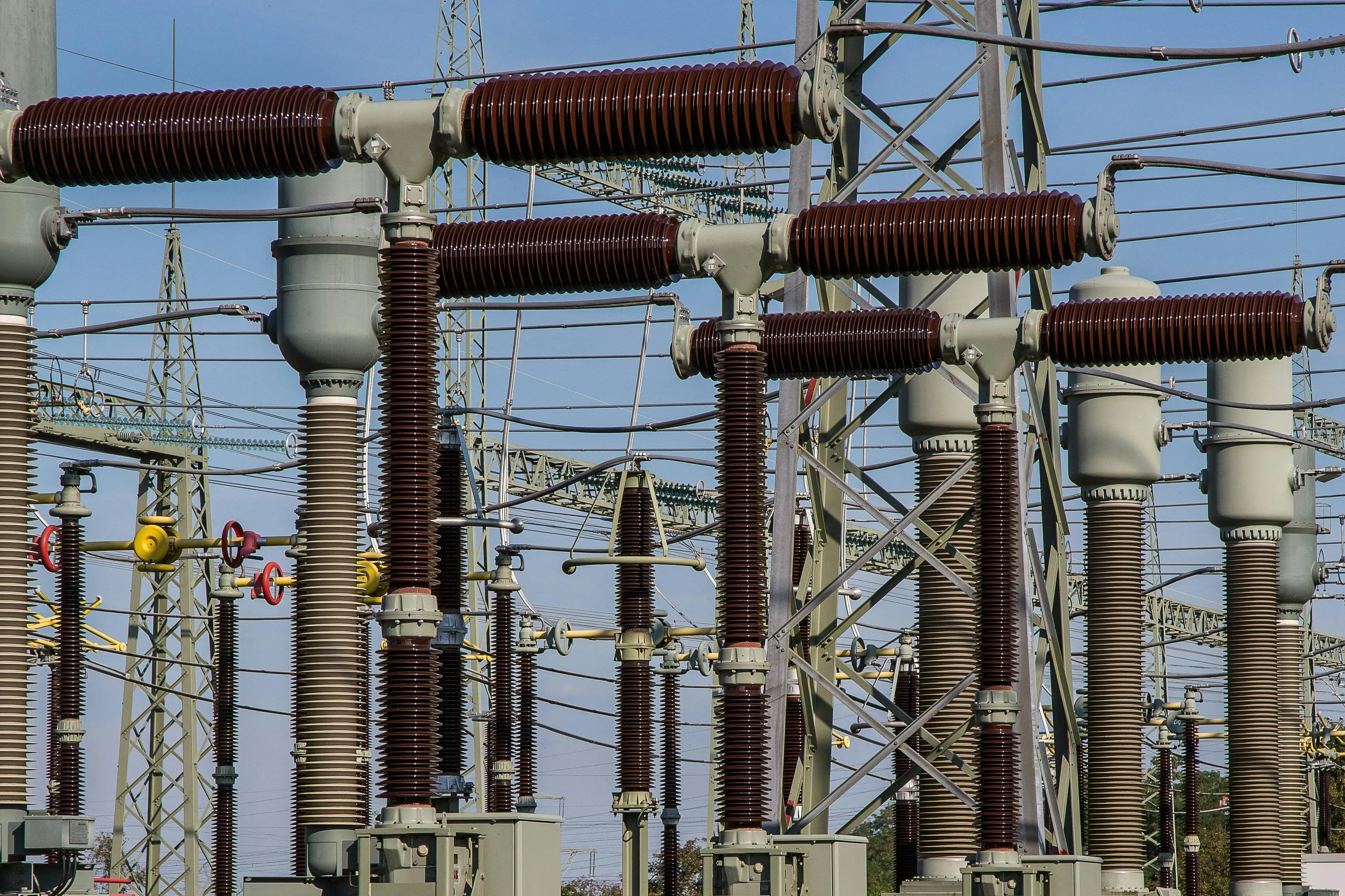 Spesa energetica e tasse ambientali, in Italia 11 miliardi di tasse in più rispetto alla media europea\n