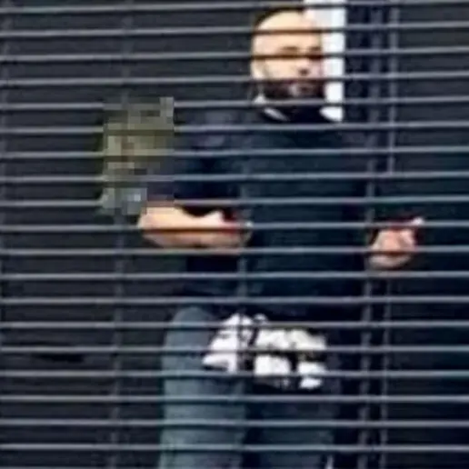 Attacco davanti a una sinagoga a Manchester, due morti e quattro feriti. Ucciso anche l’aggressore\n