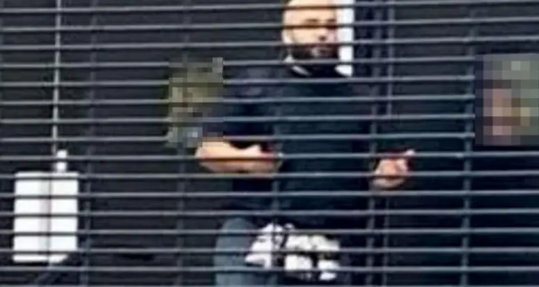 Attacco davanti a una sinagoga a Manchester, due morti e quattro feriti. Ucciso anche l’aggressore\n