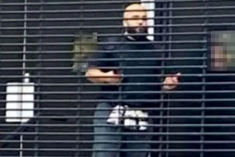 Attacco davanti a una sinagoga a Manchester, due morti e quattro feriti. Ucciso anche l’aggressore\n