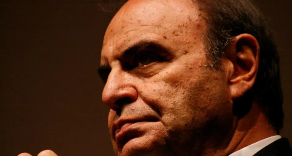 Bruno Vespa, il cerimoniere eterno del potere che rende presentabili anche i peggiori