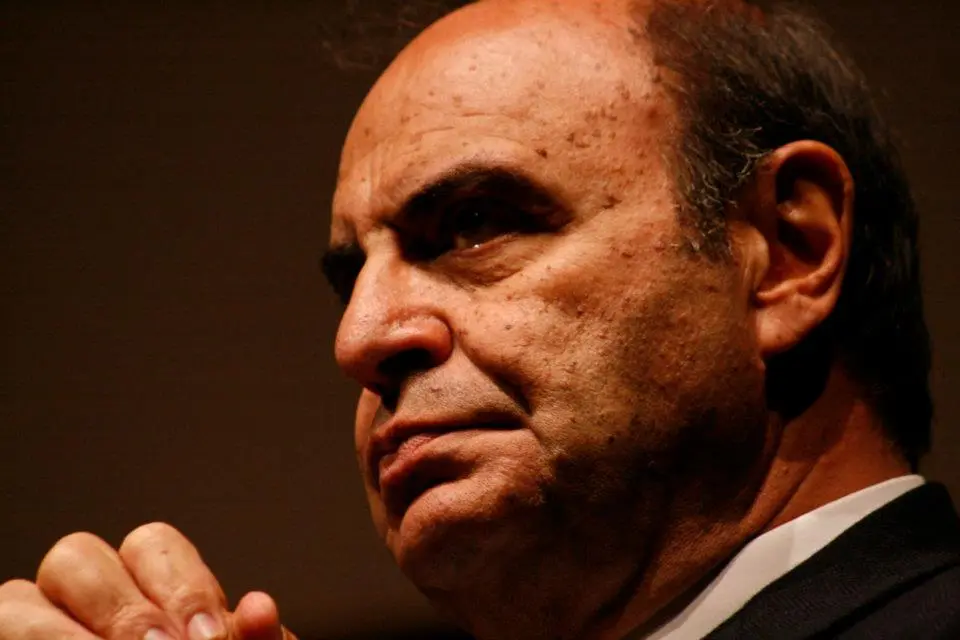 Bruno Vespa, il cerimoniere eterno del potere che rende presentabili anche i peggiori