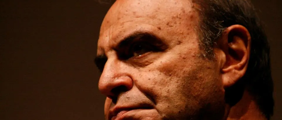 Bruno Vespa, il cerimoniere eterno del potere che rende presentabili anche i peggiori